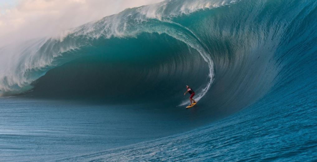 Riding the Wave of Innovation: The Role of Technology in Modern Surfboard Repair